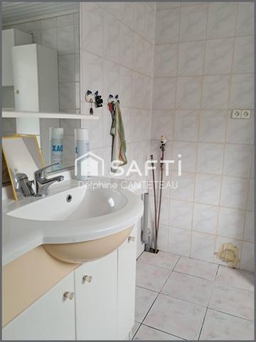 Belle et grande maison bord de l'océan