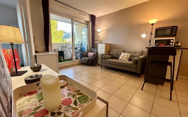 Appartement à vendre    2 pièces • 31 m2 Marseille 9