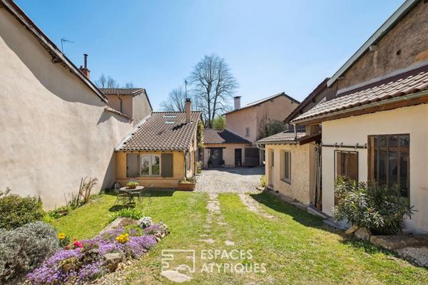 Maison de hameau, proche du centre d’Ecully