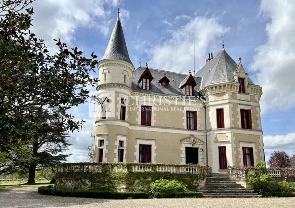 A vendre Château avec domaine et 74 hectares
