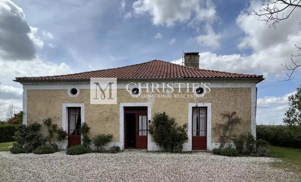 A vendre Château avec domaine et 74 hectares