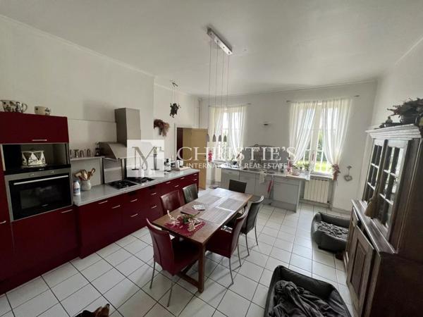 A vendre Château avec domaine et 74 hectares