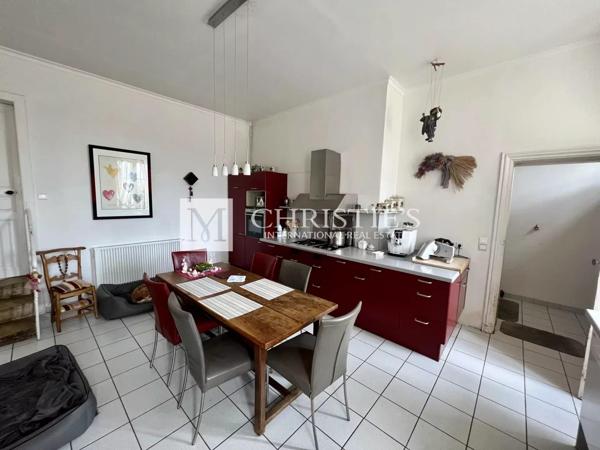 A vendre Château avec domaine et 74 hectares