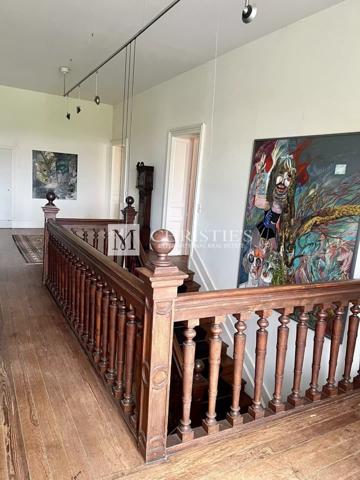 A vendre Château avec domaine et 74 hectares