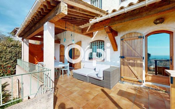 Maison à vendre    4 pièces • 167 m2 Carqueiranne