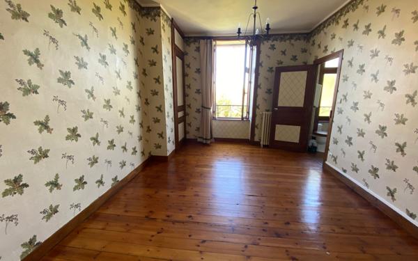 Immeuble à vendre    8 pièces • 222 m2 Limoges