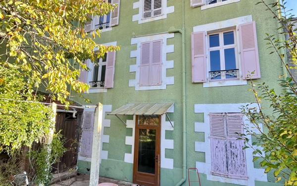 Immeuble à vendre    8 pièces • 222 m2 Limoges