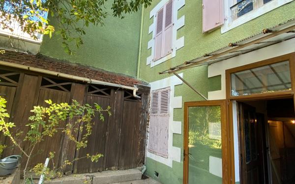 Immeuble à vendre    8 pièces • 222 m2 Limoges