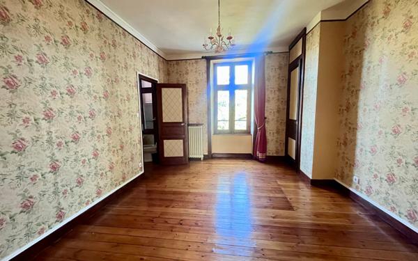 Immeuble à vendre    8 pièces • 222 m2 Limoges