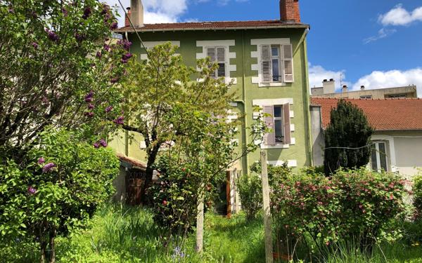 Immeuble à vendre    8 pièces • 222 m2 Limoges