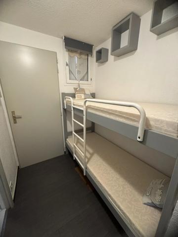 Idealement situé sur la Nartelle, pour les vacances et du locatif