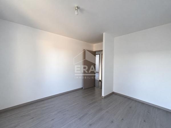 SAINT-GEORGES-DES-COTEAUX - Maison de plain-pied avec garage