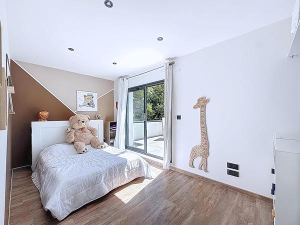 Superbe villa contemporaine 150m² avec piscine et vue panoramique