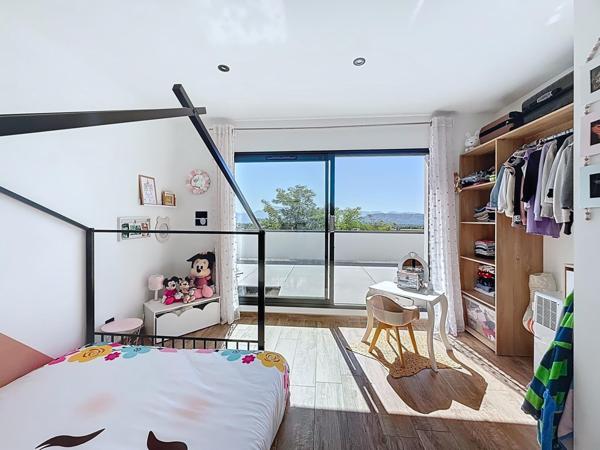 Superbe villa contemporaine 150m² avec piscine et vue panoramique