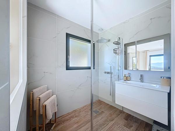 Superbe villa contemporaine 150m² avec piscine et vue panoramique