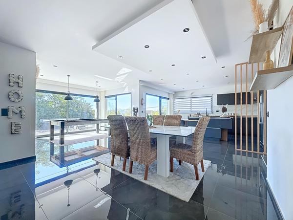 Superbe villa contemporaine 150m² avec piscine et vue panoramique