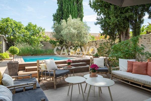 Vente Maison 6 pièces de 230m² - 13760 Saint-Cannat