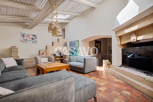 Vente Maison 6 pièces de 230m² - 13760 Saint-Cannat