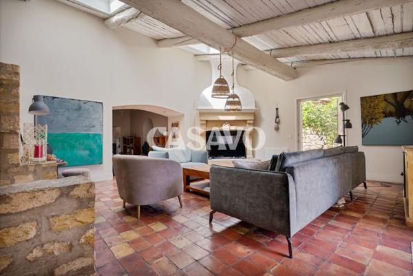 Vente Maison 6 pièces de 230m² - 13760 Saint-Cannat