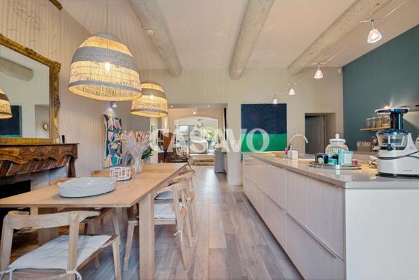 Vente Maison 6 pièces de 230m² - 13760 Saint-Cannat