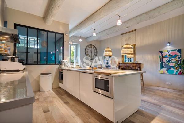 Vente Maison 6 pièces de 230m² - 13760 Saint-Cannat