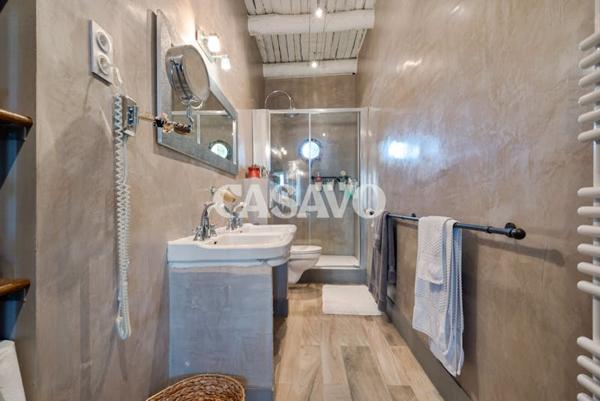 Vente Maison 6 pièces de 230m² - 13760 Saint-Cannat