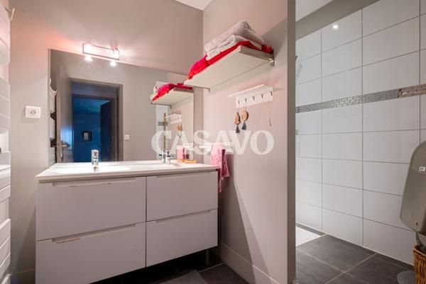 Vente Maison 6 pièces de 230m² - 13760 Saint-Cannat