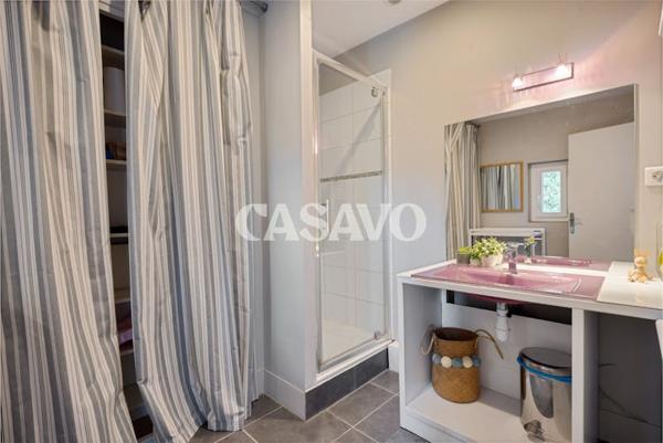 Vente Maison 6 pièces de 230m² - 13760 Saint-Cannat