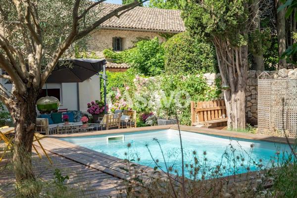 Vente Maison 6 pièces de 230m² - 13760 Saint-Cannat