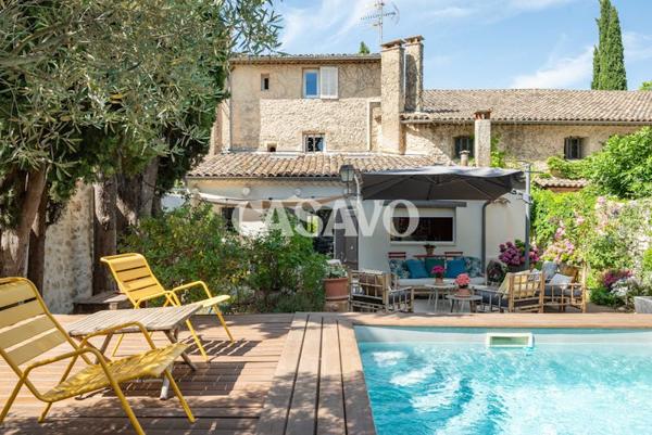 Vente Maison 6 pièces de 230m² - 13760 Saint-Cannat