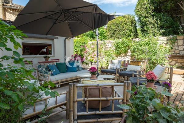 Vente Maison 6 pièces de 230m² - 13760 Saint-Cannat