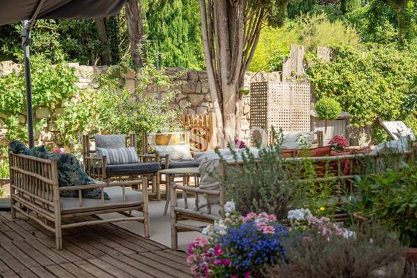 Vente Maison 6 pièces de 230m² - 13760 Saint-Cannat