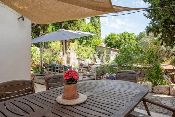 Vente Maison 6 pièces de 230m² - 13760 Saint-Cannat