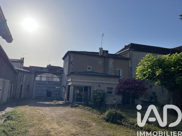 Maison à vendre 6 pièces 153 m² Barbezieux-Saint-Hilaire