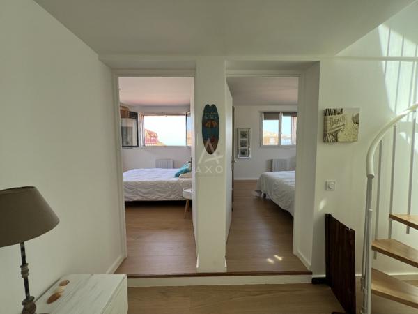 Une maison posée sur la dune, face à l’infini.