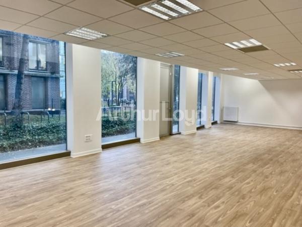 Bureaux à louer à Lille - Immeuble BBC performant et modulable - Accessibilité et confort premium