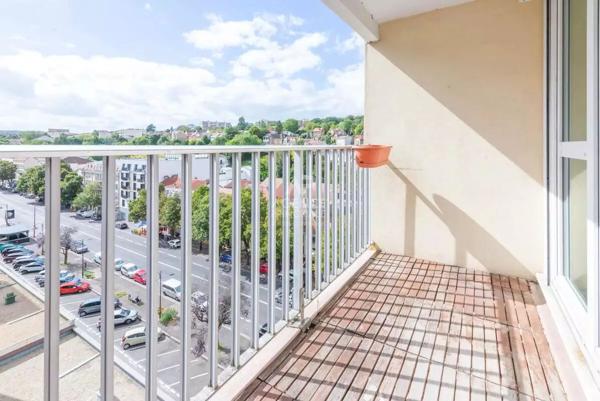 Chaville - Atrium - 4 pièces traversant avec balcon €350 000 ** - Référence 659-C