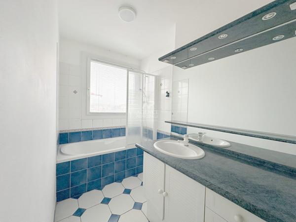 Chaville - Atrium - 4 pièces traversant avec balcon €350 000 ** - Référence 659-C