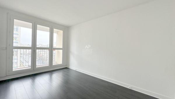 Chaville - Atrium - 4 pièces traversant avec balcon €350 000 ** - Référence 659-C