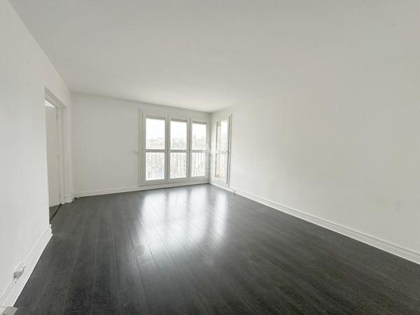 Chaville - Atrium - 4 pièces traversant avec balcon €350 000 ** - Référence 659-C