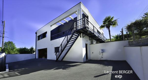 Maison contemporaine sur  sous-sol, trois chambres à Saintes