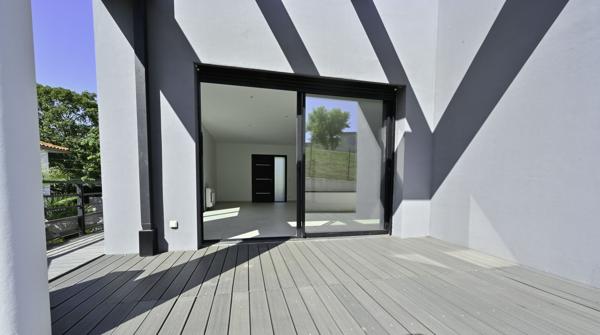Maison contemporaine sur  sous-sol, trois chambres à Saintes