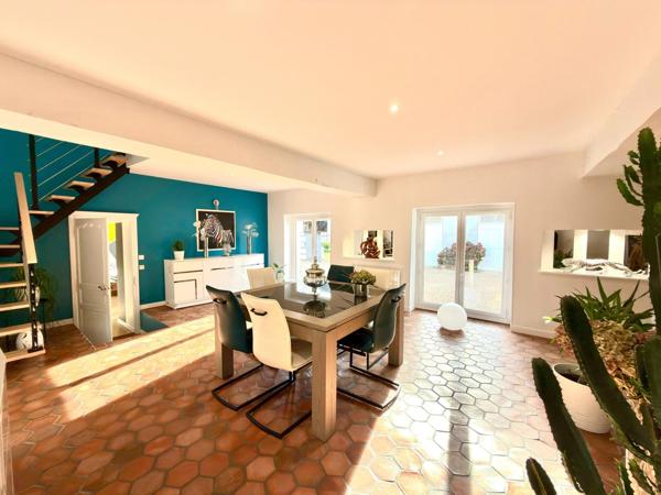 Maison familiale de 149 m² avec dépendance, piscine et grand terrain – Changé