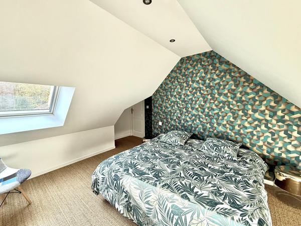 Maison familiale de 149 m² avec dépendance, piscine et grand terrain – Changé