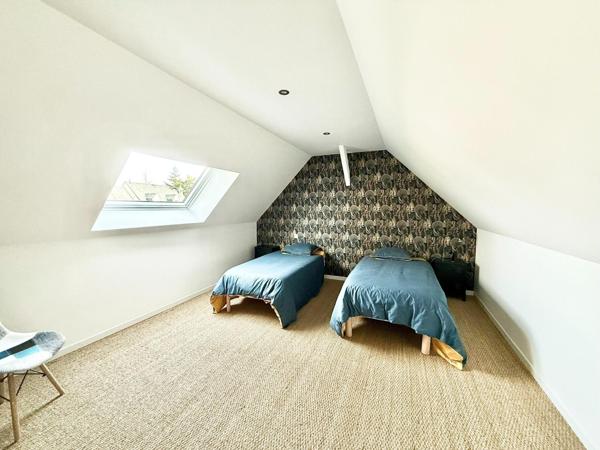 Maison familiale de 149 m² avec dépendance, piscine et grand terrain – Changé