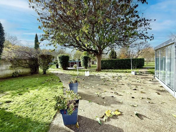 Maison familiale de 149 m² avec dépendance, piscine et grand terrain – Changé