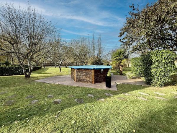 Maison familiale de 149 m² avec dépendance, piscine et grand terrain – Changé