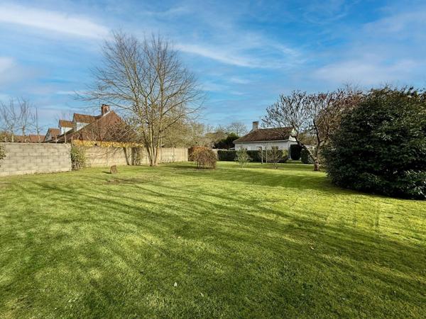 Maison familiale de 149 m² avec dépendance, piscine et grand terrain – Changé