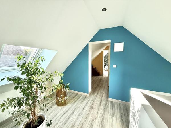 Maison familiale de 149 m² avec dépendance, piscine et grand terrain – Changé