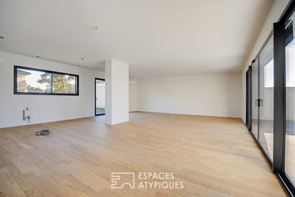 Maison contemporaine avec jardin et piscine à proximité du centre de Charbonnières